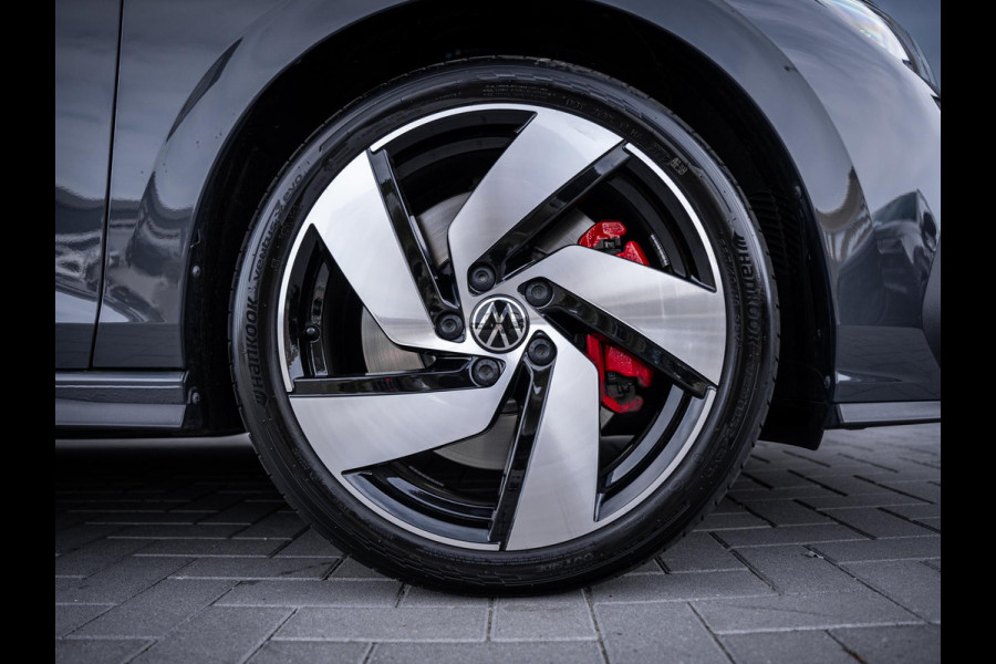 Volkswagen Golf 8.5 1.5 eHybrid GTE - Pano l HUD l 360cam l Dodehoek