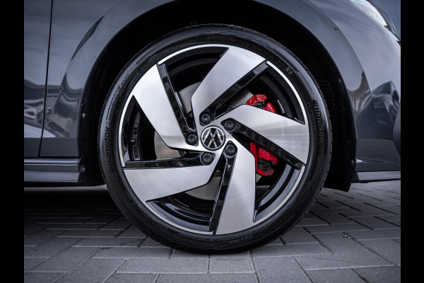 Volkswagen Golf 8.5 1.5 eHybrid GTE - Pano l HUD l 360cam l Dodehoek