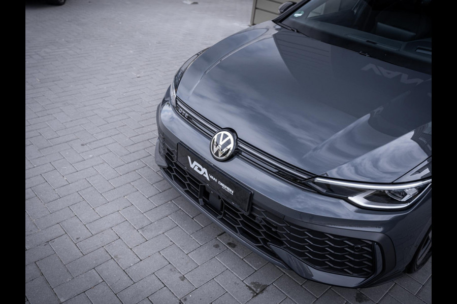 Volkswagen Golf 8.5 1.5 eHybrid GTE - Pano l HUD l 360cam l Dodehoek