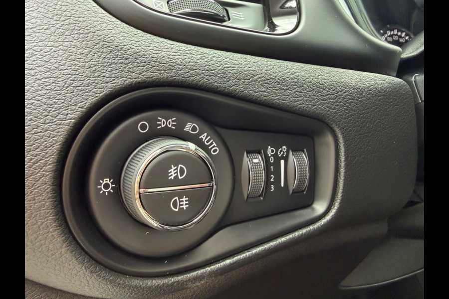 Jeep Renegade 1.4 140pk Limited, CarPlay, Xenon, NAP, KeyLess