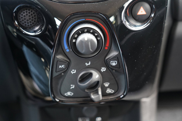 Peugeot 108 1.0 e-VTi Allure|Prijs rijklaar incl 12 mnd garantie|Navi Bluetooth Lmv