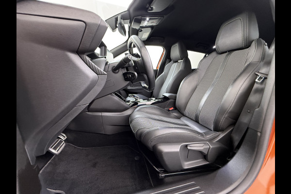 Peugeot 2008 131PK Automaat GT-Line 360°Camera Virtual Cockpit 3D-Navi Keyless Ecc Apple Carplay Android Auto Pdc Dodehoekbewaking Regen-Lichtsensor Cruise Control DAB+ Privacy Glas Lmv Led Isofix Lane Assist Bluetooth Dealeronderhouden Origineel Nederlandse Auto