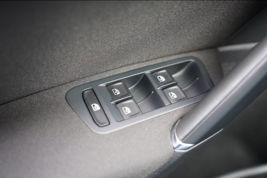 Volkswagen Golf Variant 1.0 TSI Comfortline |Prijs rijklaar incl 12 mnd garantie|Navi Carplay LMV+All-season Pdc