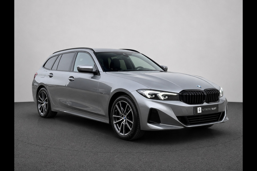 BMW 3 Serie Touring 320e | Trekhaak | SOH 95% | Carplay | Camera | Skyscraper grau | Sfeerverlichting | Widescreen | M Shadow