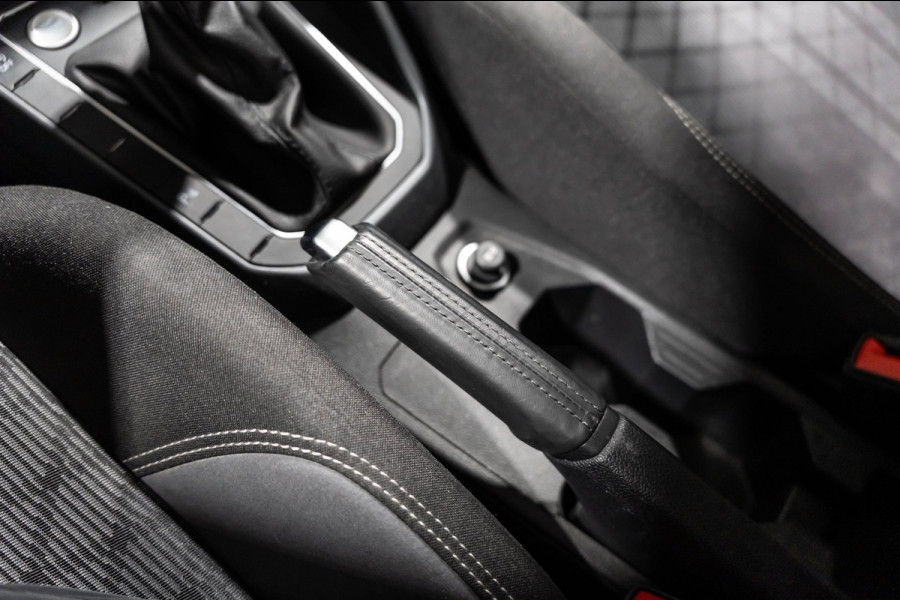 Volkswagen Taigo 1.0 TSI R-Line DSG IQ PANO CAMERA