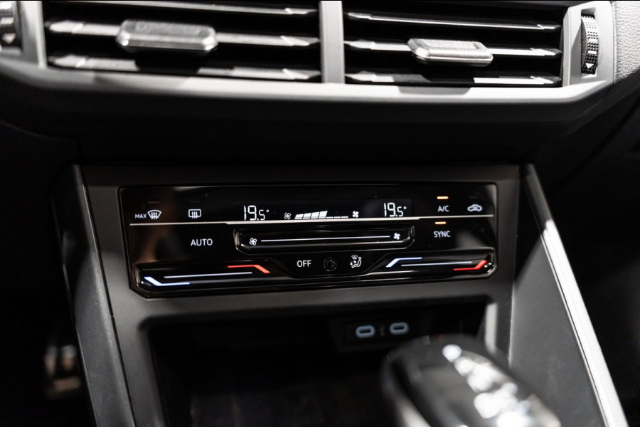 Volkswagen Taigo 1.0 TSI R-Line DSG IQ PANO CAMERA