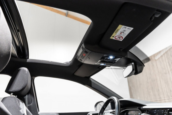 Volkswagen Taigo 1.0 TSI R-Line DSG IQ PANO CAMERA