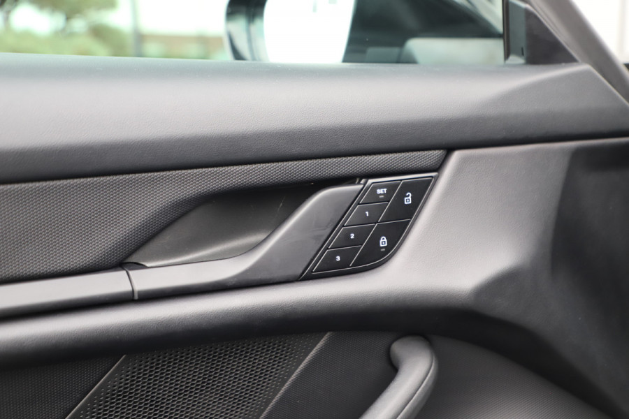 Porsche Taycan Cross Turismo 4 93kWh | 380PK | Panoramadak | Keyless-go | Sfeerverlichting | Bose audio | Matrix-led | 16-weg memory stoelen | 2022.