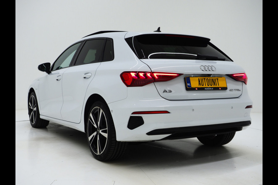 Audi A3 Sportback 40 TFSI e Full Black 204PK | Lederen Sportstoelen | Panoramadak | Camera | Keyless | Sfeerlicht | Carplay