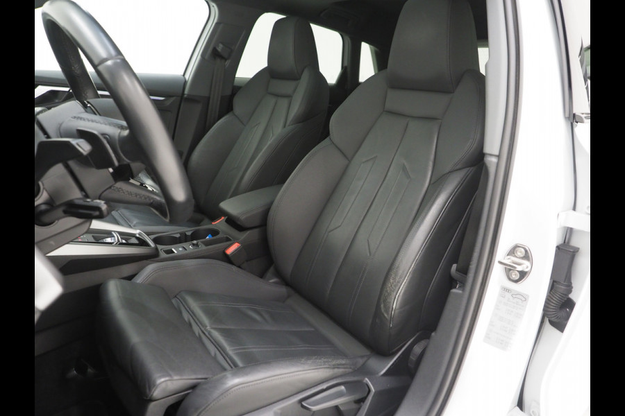 Audi A3 Sportback 40 TFSI e Full Black 204PK | Lederen Sportstoelen | Panoramadak | Camera | Keyless | Sfeerlicht | Carplay