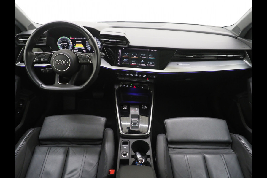 Audi A3 Sportback 40 TFSI e Full Black 204PK | Lederen Sportstoelen | Panoramadak | Camera | Keyless | Sfeerlicht | Carplay