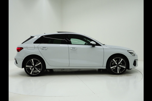 Audi A3 Sportback 40 TFSI e Full Black 204PK | Lederen Sportstoelen | Panoramadak | Camera | Keyless | Sfeerlicht | Carplay