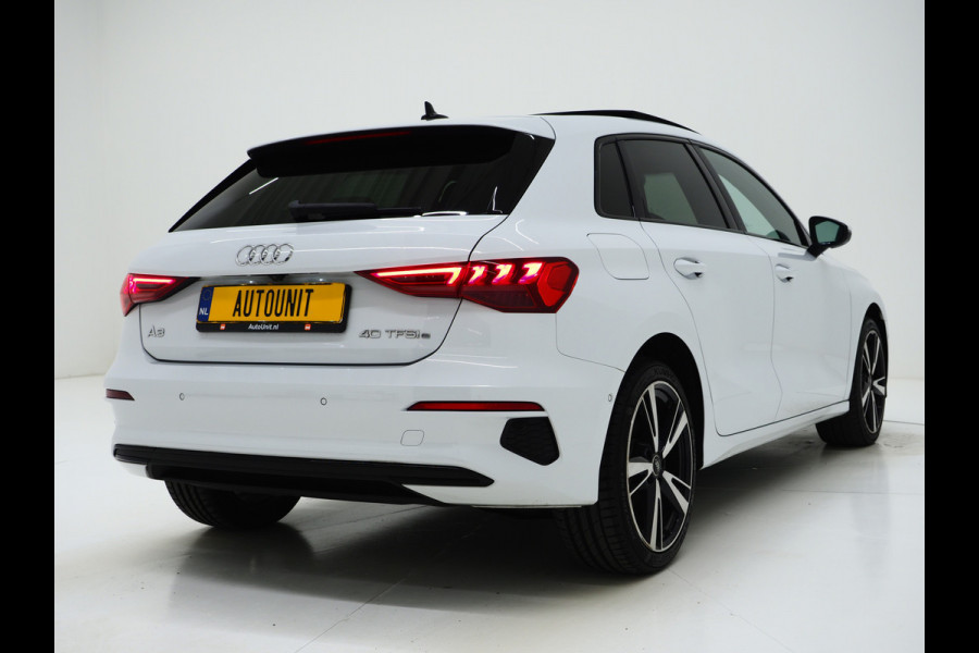 Audi A3 Sportback 40 TFSI e Full Black 204PK | Lederen Sportstoelen | Panoramadak | Camera | Keyless | Sfeerlicht | Carplay