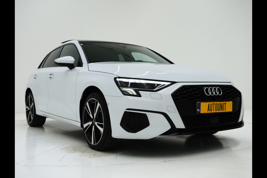 Audi A3 Sportback 40 TFSI e Full Black 204PK | Lederen Sportstoelen | Panoramadak | Camera | Keyless | Sfeerlicht | Carplay
