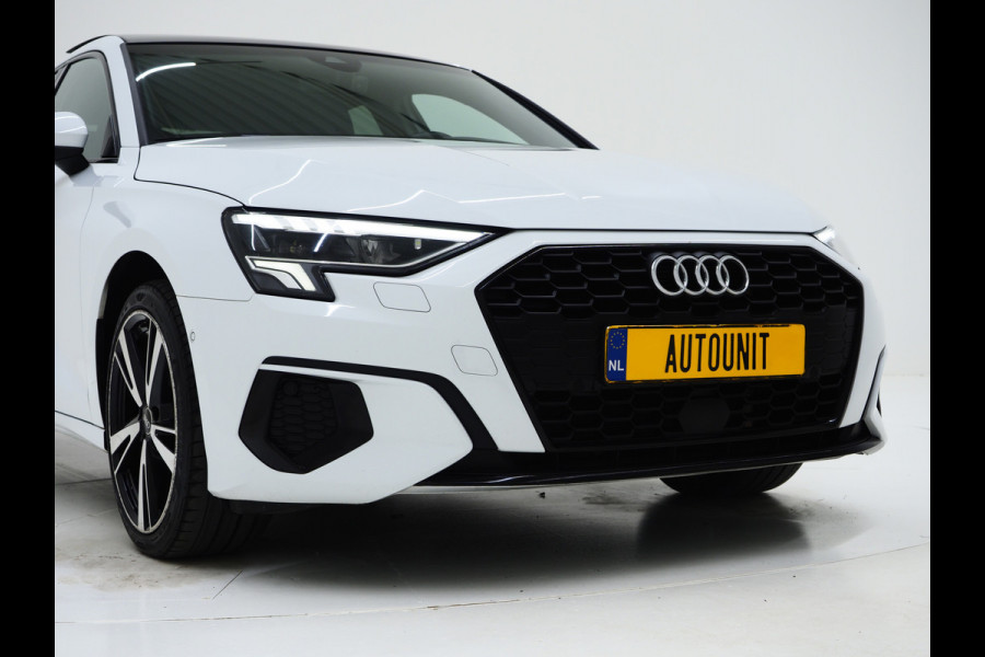 Audi A3 Sportback 40 TFSI e Full Black 204PK | Lederen Sportstoelen | Panoramadak | Camera | Keyless | Sfeerlicht | Carplay