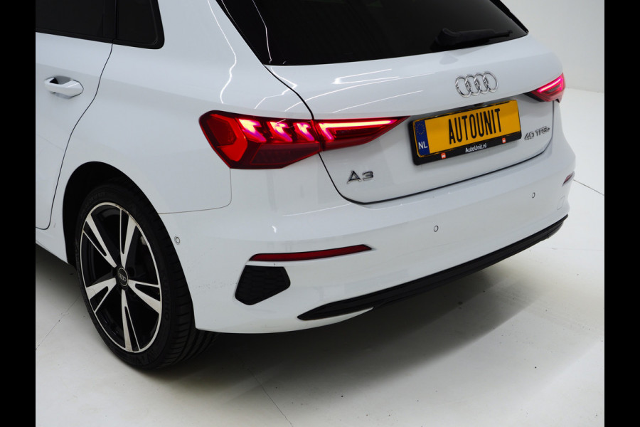 Audi A3 Sportback 40 TFSI e Full Black 204PK | Lederen Sportstoelen | Panoramadak | Camera | Keyless | Sfeerlicht | Carplay