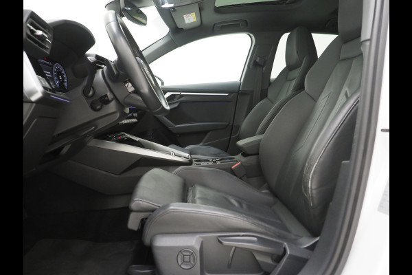 Audi A3 Sportback 40 TFSI e Full Black 204PK | Lederen Sportstoelen | Panoramadak | Camera | Keyless | Sfeerlicht | Carplay
