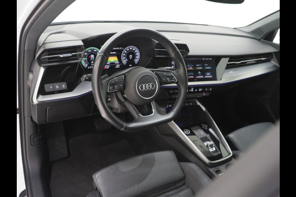 Audi A3 Sportback 40 TFSI e Full Black 204PK | Lederen Sportstoelen | Panoramadak | Camera | Keyless | Sfeerlicht | Carplay
