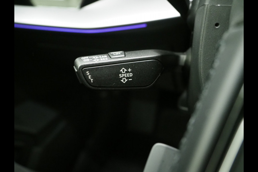 Audi A3 Sportback 40 TFSI e Full Black 204PK | Lederen Sportstoelen | Panoramadak | Camera | Keyless | Sfeerlicht | Carplay