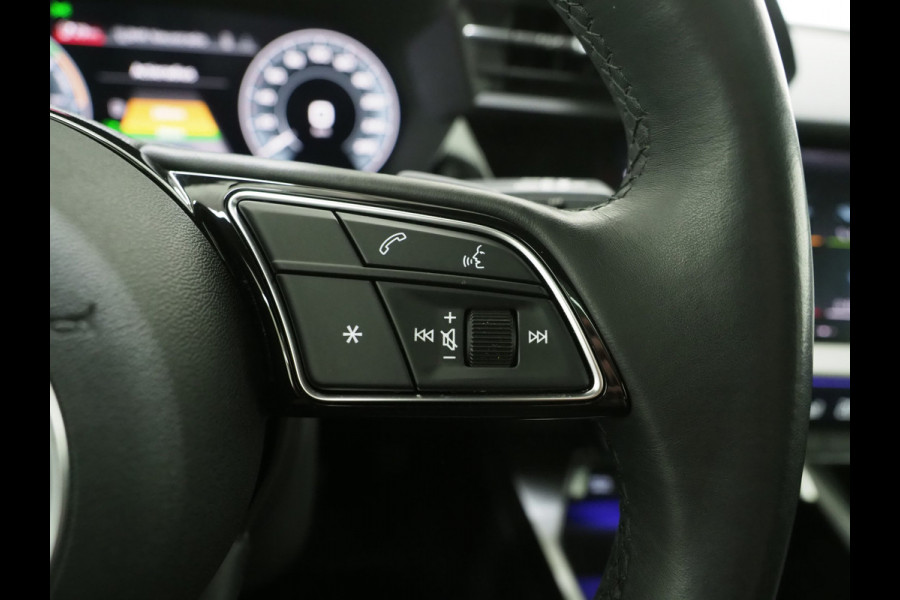 Audi A3 Sportback 40 TFSI e Full Black 204PK | Lederen Sportstoelen | Panoramadak | Camera | Keyless | Sfeerlicht | Carplay
