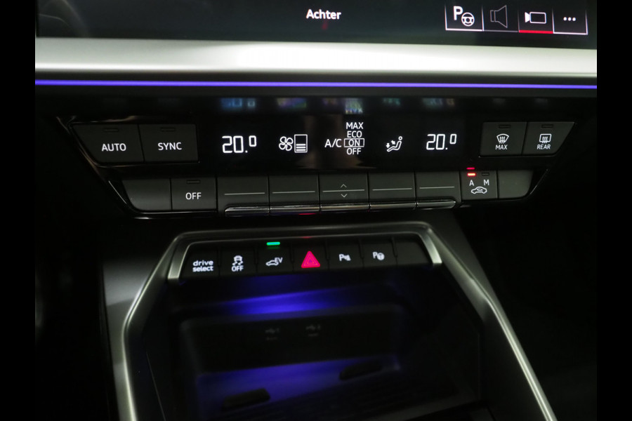 Audi A3 Sportback 40 TFSI e Full Black 204PK | Lederen Sportstoelen | Panoramadak | Camera | Keyless | Sfeerlicht | Carplay