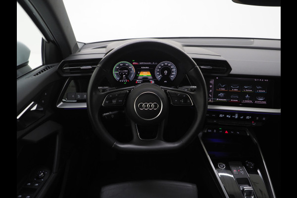 Audi A3 Sportback 40 TFSI e Full Black 204PK | Lederen Sportstoelen | Panoramadak | Camera | Keyless | Sfeerlicht | Carplay