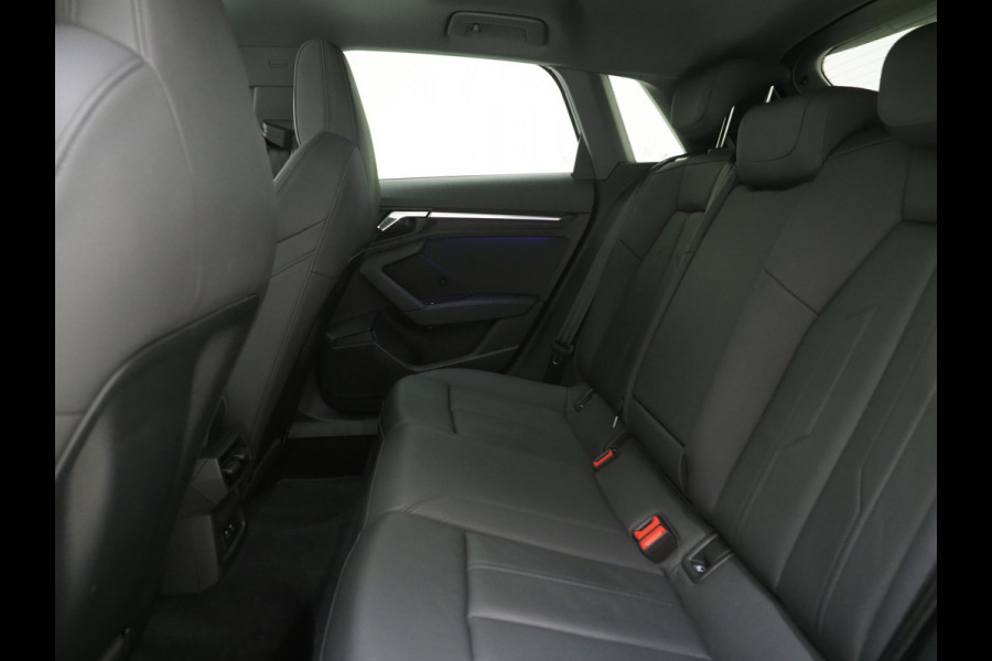 Audi A3 Sportback 40 TFSI e Full Black 204PK | Lederen Sportstoelen | Panoramadak | Camera | Keyless | Sfeerlicht | Carplay
