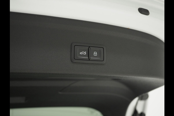 Audi A3 Sportback 40 TFSI e Full Black 204PK | Lederen Sportstoelen | Panoramadak | Camera | Keyless | Sfeerlicht | Carplay