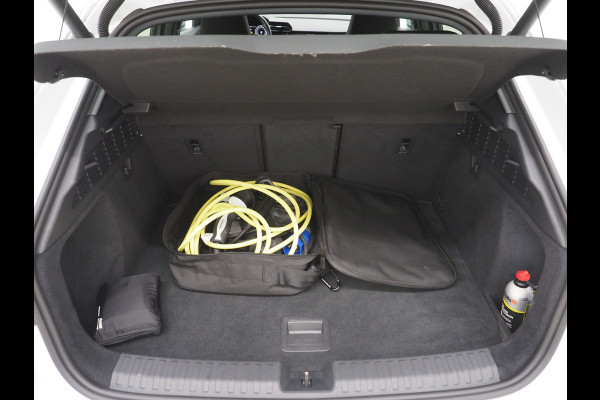 Audi A3 Sportback 40 TFSI e Full Black 204PK | Lederen Sportstoelen | Panoramadak | Camera | Keyless | Sfeerlicht | Carplay