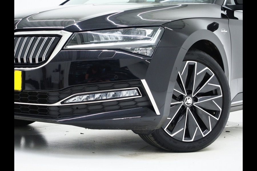 Škoda Superb Combi 1.4 TSI iV Laurin & Klement | Leder | Trekhaak | Massage | Canton | Keyless | Memory | Sfeerlicht | Carplay