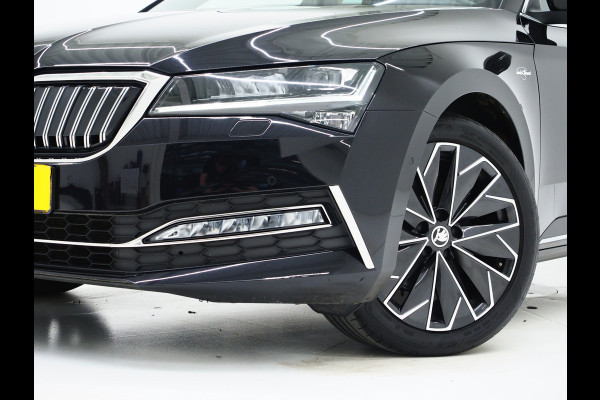 Škoda Superb Combi 1.4 TSI iV Laurin & Klement | Leder | Trekhaak | Massage | Canton | Keyless | Memory | Sfeerlicht | Carplay