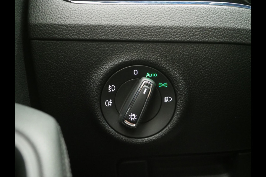 Škoda Superb Combi 1.4 TSI iV Laurin & Klement | Leder | Trekhaak | Massage | Canton | Keyless | Memory | Sfeerlicht | Carplay
