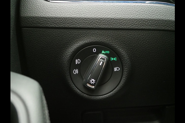 Škoda Superb Combi 1.4 TSI iV Laurin & Klement | Leder | Trekhaak | Massage | Canton | Keyless | Memory | Sfeerlicht | Carplay