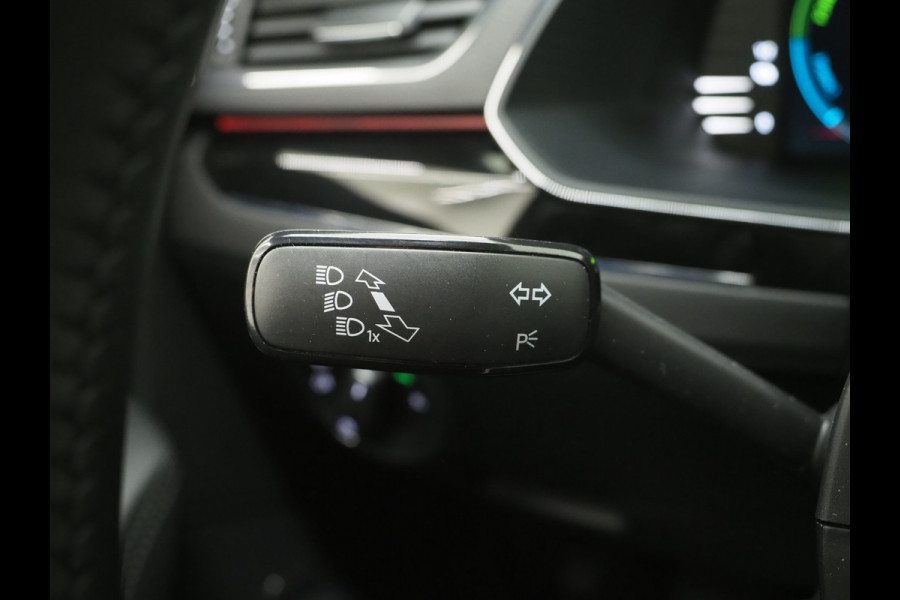 Škoda Superb Combi 1.4 TSI iV Laurin & Klement | Leder | Trekhaak | Massage | Canton | Keyless | Memory | Sfeerlicht | Carplay