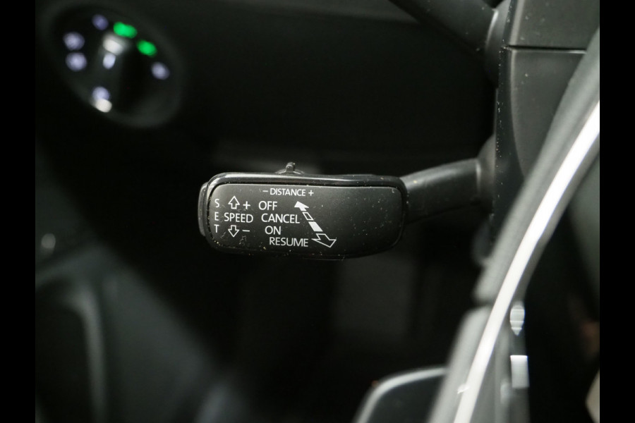Škoda Superb Combi 1.4 TSI iV Laurin & Klement | Leder | Trekhaak | Massage | Canton | Keyless | Memory | Sfeerlicht | Carplay