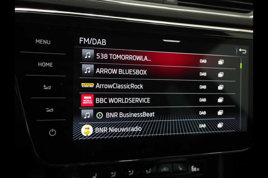 Škoda Superb Combi 1.4 TSI iV Laurin & Klement | Leder | Trekhaak | Massage | Canton | Keyless | Memory | Sfeerlicht | Carplay