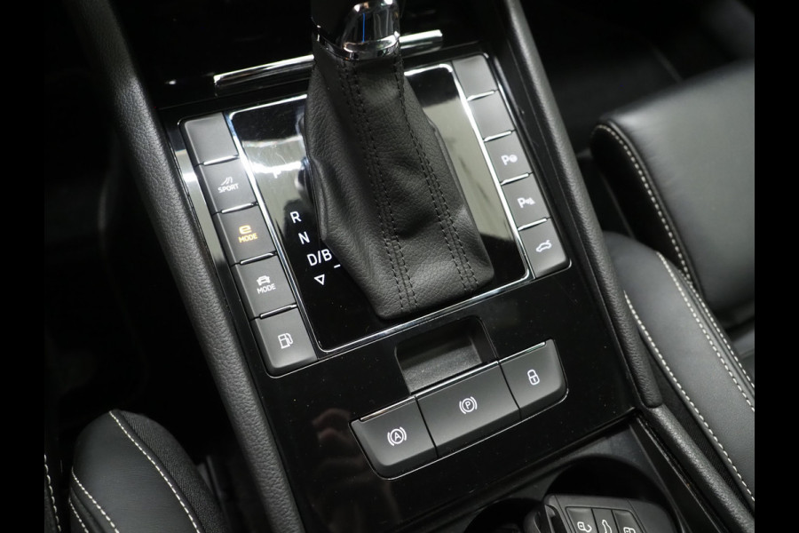 Škoda Superb Combi 1.4 TSI iV Laurin & Klement | Leder | Trekhaak | Massage | Canton | Keyless | Memory | Sfeerlicht | Carplay