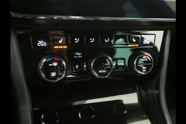 Škoda Superb Combi 1.4 TSI iV Laurin & Klement | Leder | Trekhaak | Massage | Canton | Keyless | Memory | Sfeerlicht | Carplay