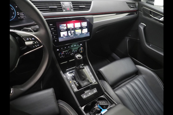 Škoda Superb Combi 1.4 TSI iV Laurin & Klement | Leder | Trekhaak | Massage | Canton | Keyless | Memory | Sfeerlicht | Carplay