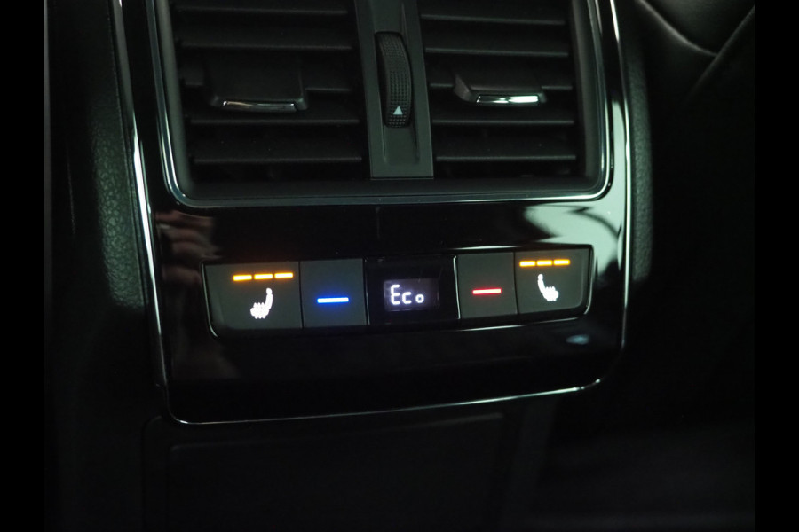 Škoda Superb Combi 1.4 TSI iV Laurin & Klement | Leder | Trekhaak | Massage | Canton | Keyless | Memory | Sfeerlicht | Carplay