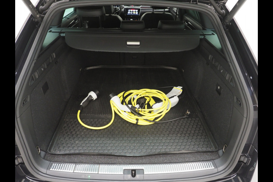 Škoda Superb Combi 1.4 TSI iV Laurin & Klement | Leder | Trekhaak | Massage | Canton | Keyless | Memory | Sfeerlicht | Carplay