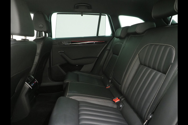 Škoda Superb Combi 1.4 TSI iV Laurin & Klement | Leder | Trekhaak | Massage | Canton | Keyless | Memory | Sfeerlicht | Carplay