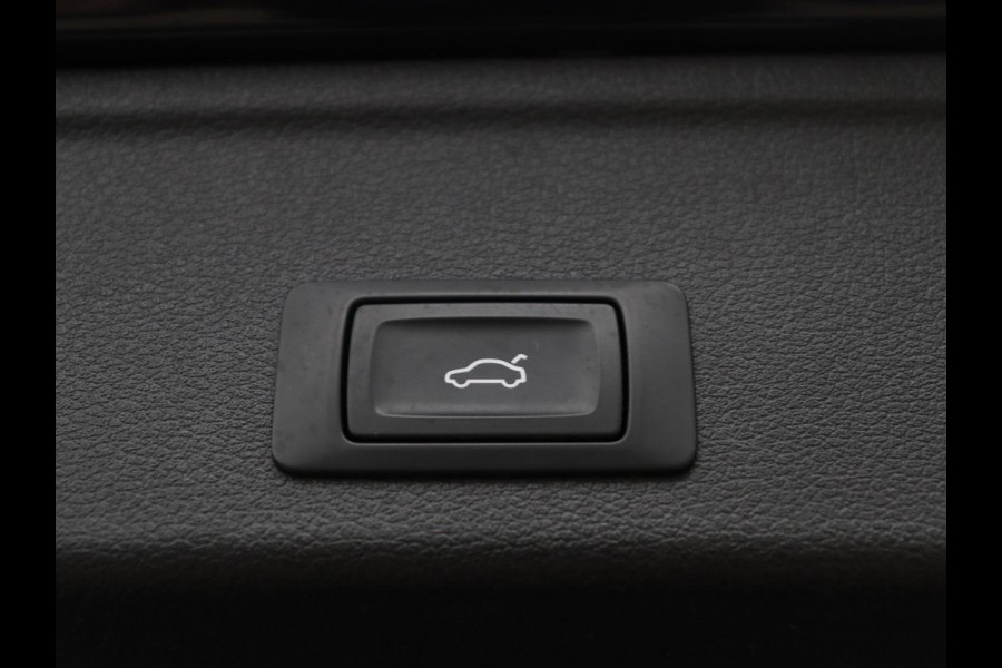 Audi A4 Allroad quattro 2.0 TFSI MHEV Edition | Panoramadak | Leder | Trekhaak | Virtual Dashboard | Camera | Climate control | Stoelverwarming | Full LED | Cruise control |