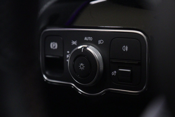 Mercedes-Benz A-Klasse 200 AMG /PANO/MEMORY/KEYLESS/SFEER/CAMERA/BOMVOL