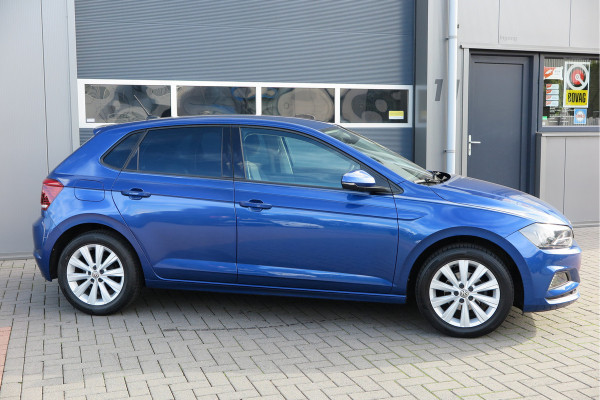 Volkswagen Polo 1.0 TSI 95pk Highline Trekhaak (afneembaar) , Stoelverwarming , PDC, Navi, Carplay, DAB+, Stuurwiel multifuntioneel, Cruisecontrol, Recent onderhouden , historie volledig hier bekend