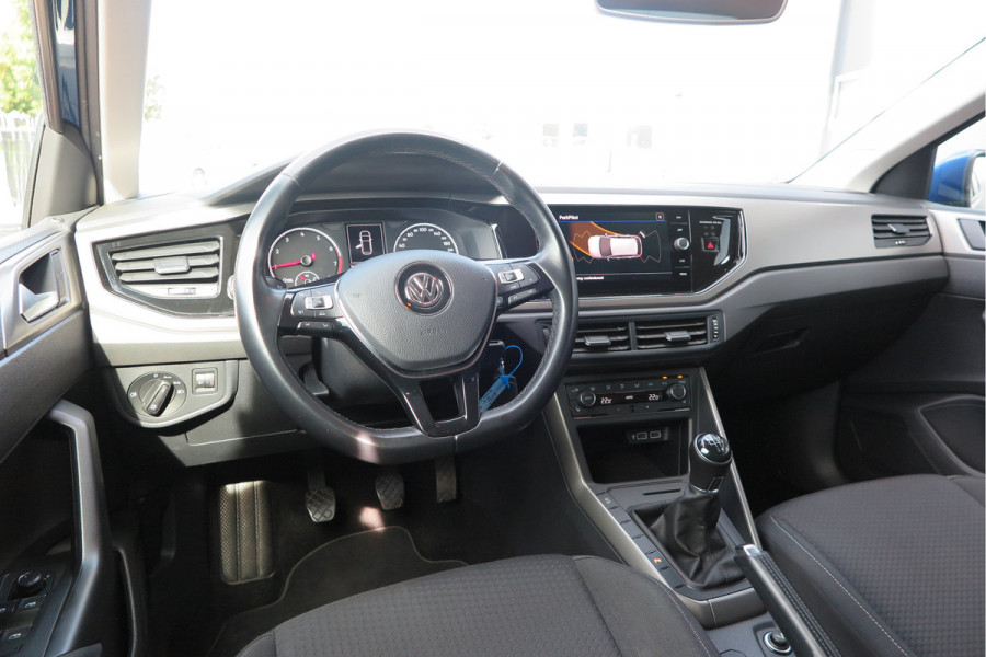Volkswagen Polo 1.0 TSI 95pk Highline Trekhaak (afneembaar) , Stoelverwarming , PDC, Navi, Carplay, DAB+, Stuurwiel multifuntioneel, Cruisecontrol, Recent onderhouden , historie volledig hier bekend