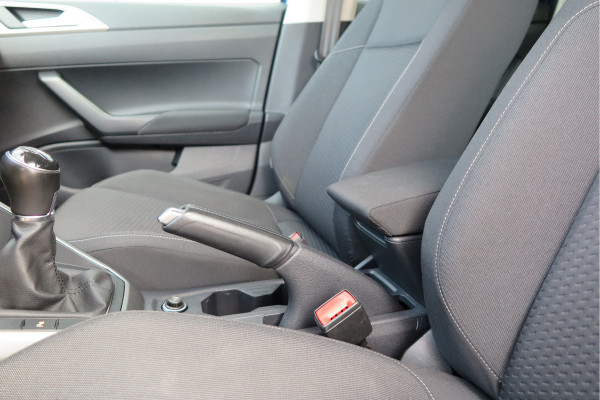 Volkswagen Polo 1.0 TSI 95pk Highline Trekhaak (afneembaar) , Stoelverwarming , PDC, Navi, Carplay, DAB+, Stuurwiel multifuntioneel, Cruisecontrol, Recent onderhouden , historie volledig hier bekend