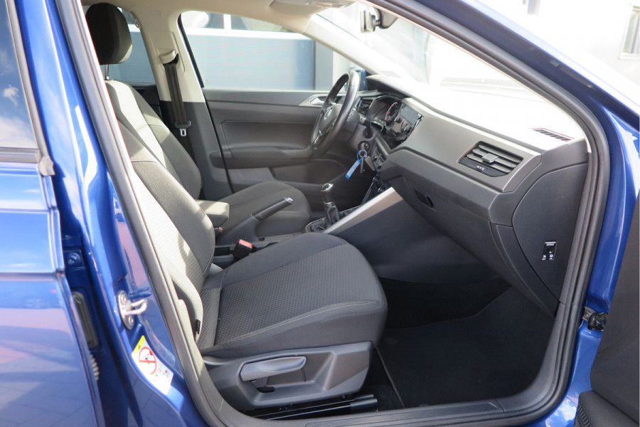 Volkswagen Polo 1.0 TSI 95pk Highline Trekhaak (afneembaar) , Stoelverwarming , PDC, Navi, Carplay, DAB+, Stuurwiel multifuntioneel, Cruisecontrol, Recent onderhouden , historie volledig hier bekend