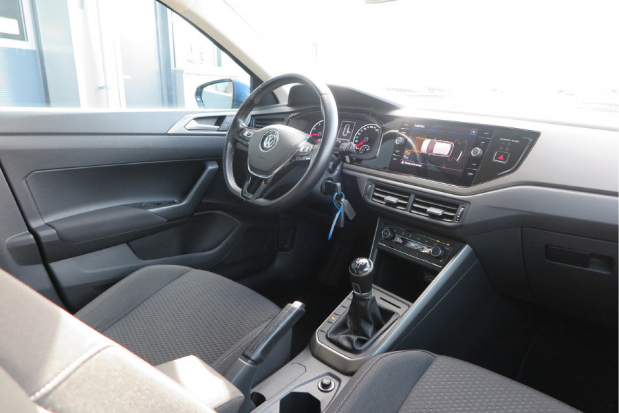 Volkswagen Polo 1.0 TSI 95pk Highline Trekhaak (afneembaar) , Stoelverwarming , PDC, Navi, Carplay, DAB+, Stuurwiel multifuntioneel, Cruisecontrol, Recent onderhouden , historie volledig hier bekend