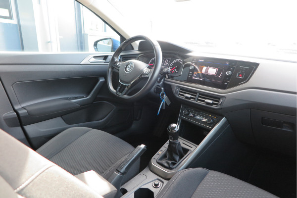 Volkswagen Polo 1.0 TSI 95pk Highline Trekhaak (afneembaar) , Stoelverwarming , PDC, Navi, Carplay, DAB+, Stuurwiel multifuntioneel, Cruisecontrol, Recent onderhouden , historie volledig hier bekend